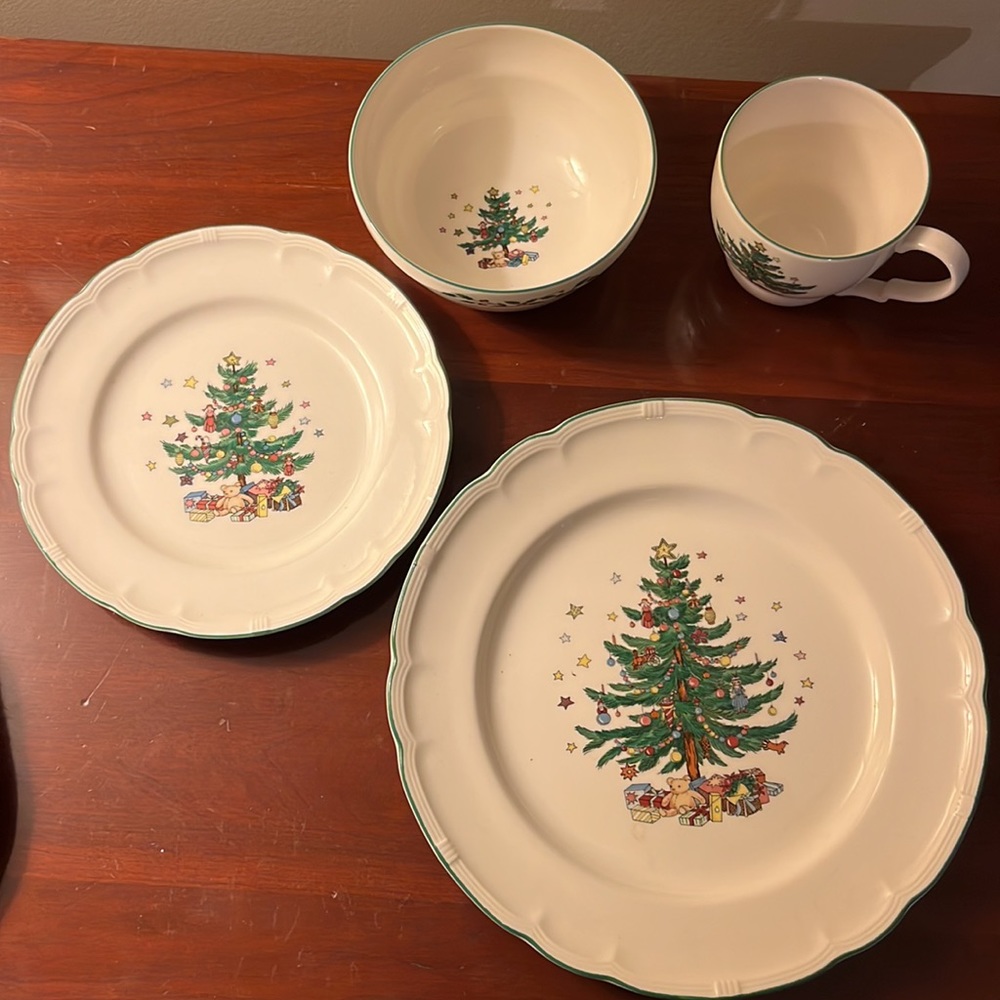 Nikko “Holiday Greetings” China Place Setting 🎄. New with tags! - Picture 3 of 5